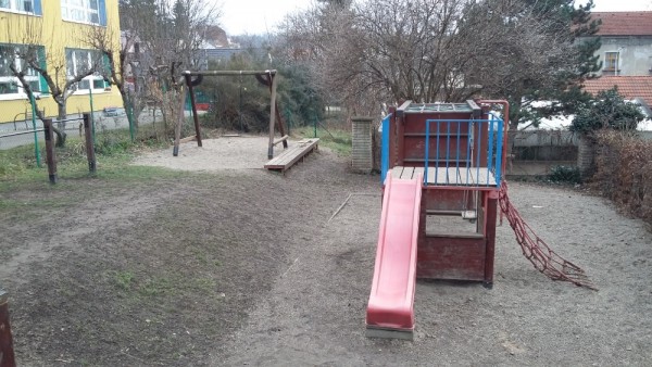 Rekonstrukce hřiště u ZŠ Školní