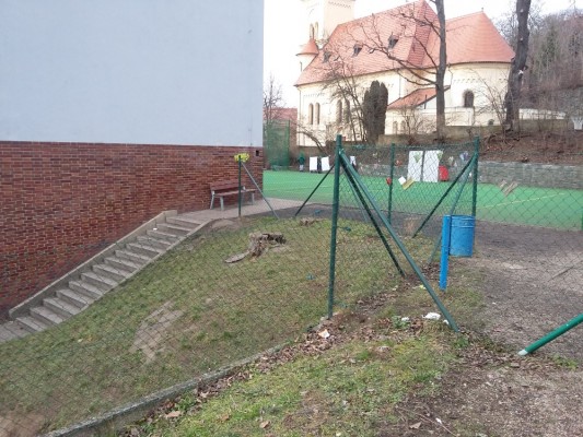 Rekonstrukce hřiště u ZŠ Školní