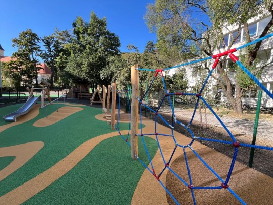 Rekonstrukce hřiště u ZŠ Školní