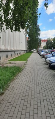 Nové lavičky v ul. Podolská (východní část Podolské vodárny)