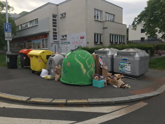 Organizace kontejnerů na tříděný odpad (Jeremenkova/Sitteho)