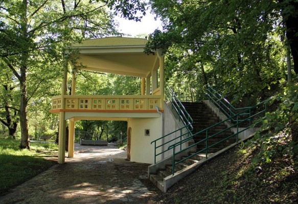 Rekonstrukce altánu v parku Jezerka