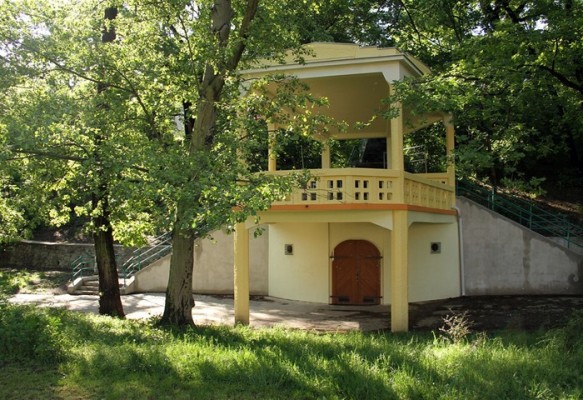 Rekonstrukce altánu v parku Jezerka