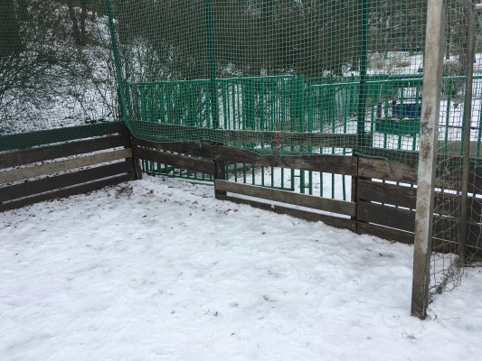 Oprava a nátěr dřevěného oplocení multifunkčního hřiště