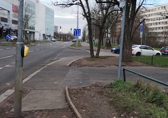 Rozšíření chodníku - prostor u semaforu pro přechod pro chodce k OC Arkády