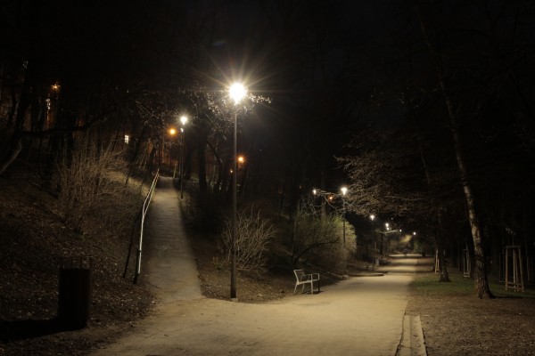 Nové veřejné osvětlení v parku Jezerka