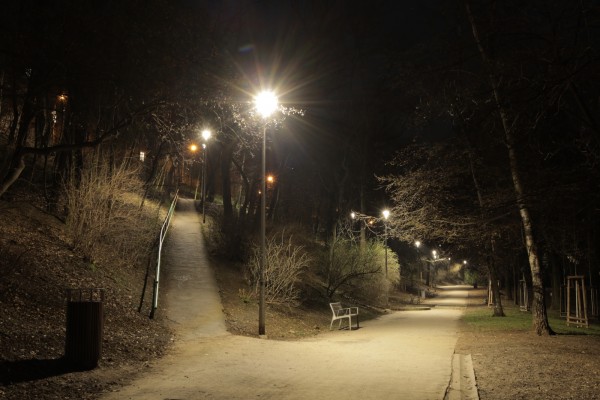 Nové veřejné osvětlení v parku Jezerka