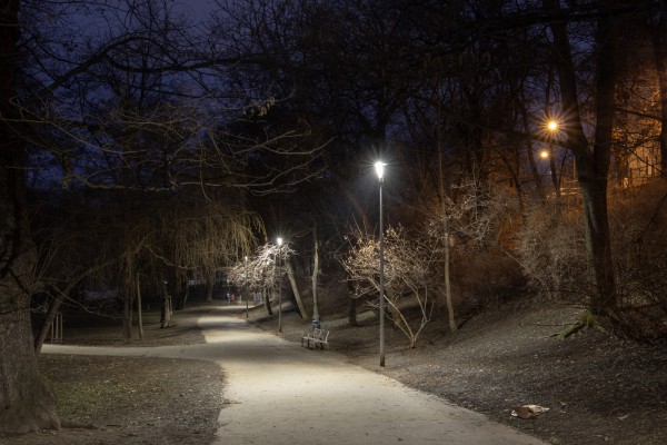 Nové veřejné osvětlení v parku Jezerka