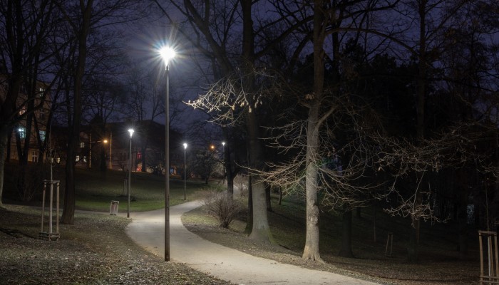 Nové veřejné osvětlení v parku Jezerka