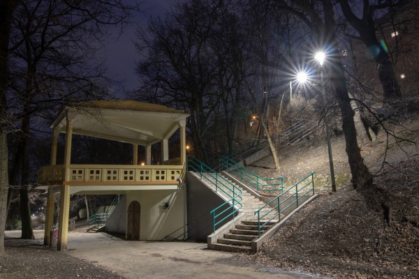 Nové veřejné osvětlení v parku Jezerka