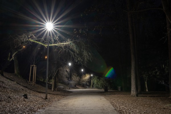 Nové veřejné osvětlení v parku Jezerka