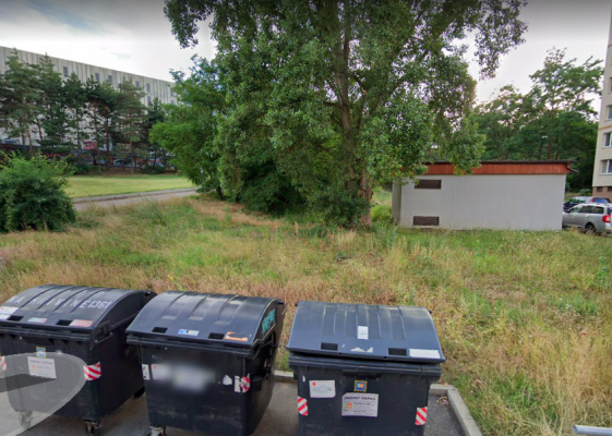 Květnatá louka a malba na trafostanici