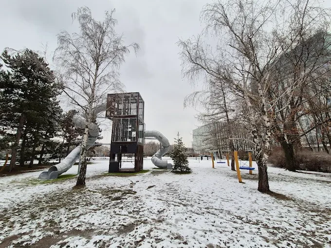 Vyhlídková věž v parku na Pankráci