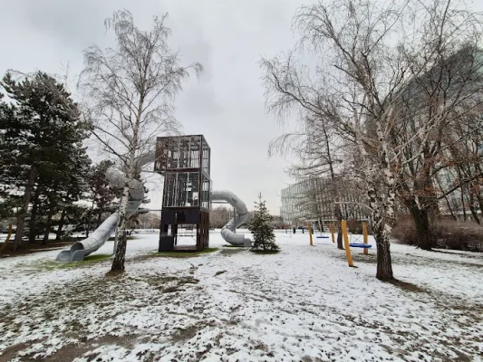 Vyhlídková věž v parku na Pankráci