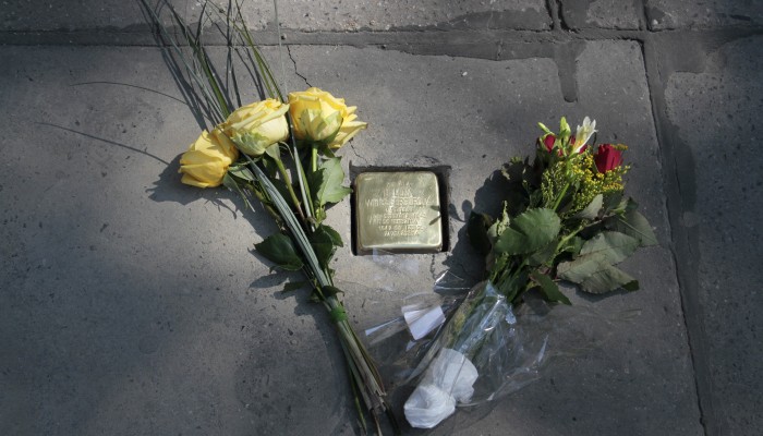 Pokládání pamětních kamenů obětí holokaustu