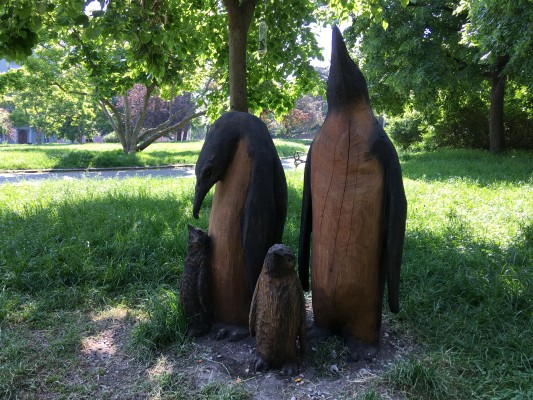 Rodinka tučňáků na Náměstí gen. Kutlvašra